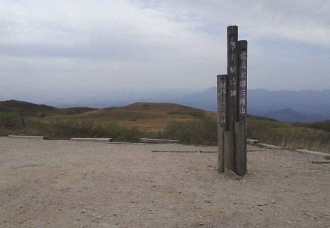 国引き神話の名峰。北の原から男三瓶山に登る。