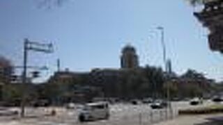 名古屋城の向かい