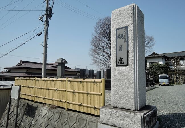 建功神社近く