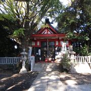 狭い境内ですが見所ある神社