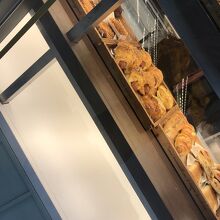 美味しそうなパンが並んでいます