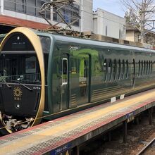 叡山電鉄で大人気の観光列車「比叡」が出町柳駅で停車中でした。