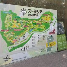 広い園内を紹介した大きな案内板