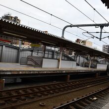 通過する快速電車