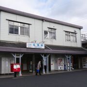 レトロな駅舎の残る名張市の中心駅