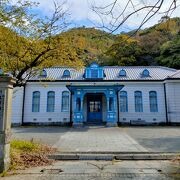 明治35年に建築された擬洋風建築の役所の建物は航海士の養成所として活用されています