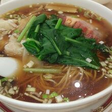 ワンタン麺950円