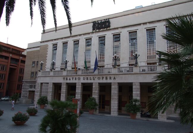首都ローマの歌劇場