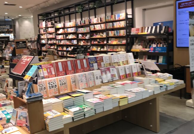 TSUTAYA BOOKSTORE 福岡空港