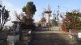 伊弉冊命神社の北側にあります。