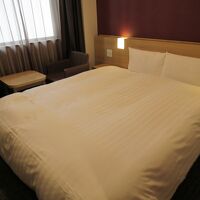 シモンズ製のベッド