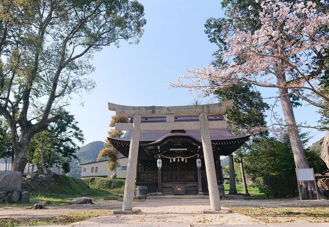 築山神社