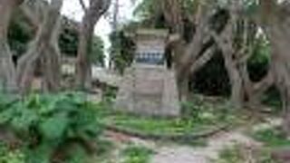 仲筋井戸のそばにあります。