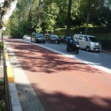 安鎮坂の様子です。南側には、赤坂御用地があります。