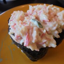 シーフードの軍艦巻きも美味しい