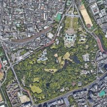 赤坂御用地の北側が安鎮坂、四ツ谷駅寄りの坂は、鮫河橋坂です。