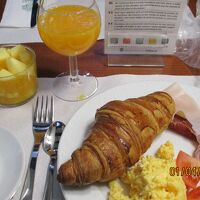 ブッフェを取る時は手袋を