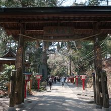 花粉症対策さえ万全なら気持ちの良い参道です By 公共交通トラベラーken 高尾山の杉並木のクチコミ フォートラベル