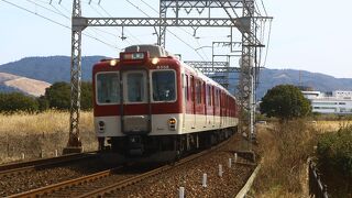 特急もあり便利。