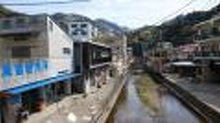 風光明媚な温泉地