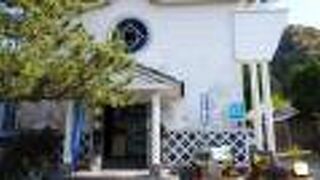 なまこ壁のレトロな観光案内所