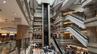 広いターミナル内にはさまざまなお店が！