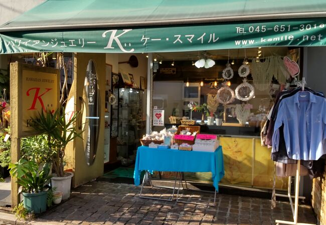 アクセサリー売ってます