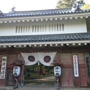 掛川城の大手門がある