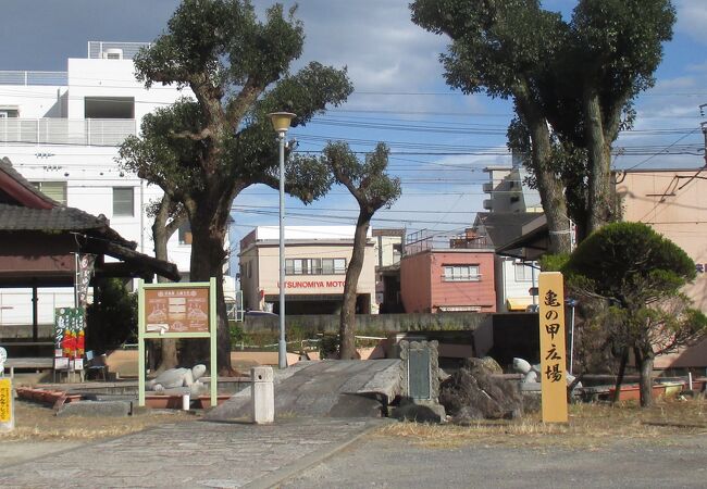 白亀塚は神社の後方だそうです。