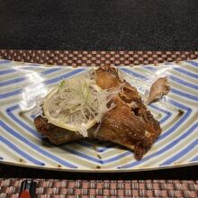 噂のカマ。油がきつい。