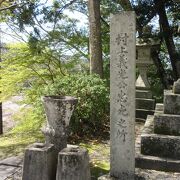 金峯山寺蔵王堂に向かう階段を上がったところには、村上義光公忠死之所と刻まれた石柱が立っています