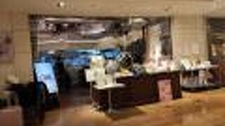  E~ma B1Fのカフェです