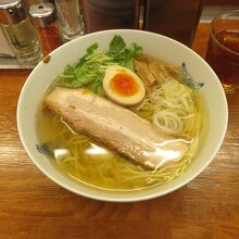 クリアな味、トロトロの大ぶりチャーシュー