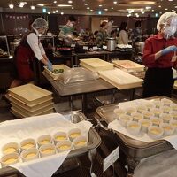 朝食はバイキングだった