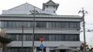 目立ちすぎる外観