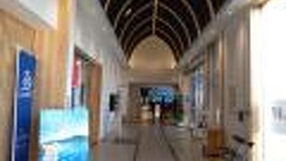 以前（震災前）と同じようにJRのBRT気仙沼線の駅を併設