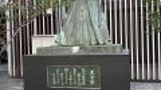 JR博多駅博多口にある黒田節銅像