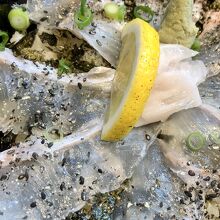 真ん中にエンガワが鎮座する