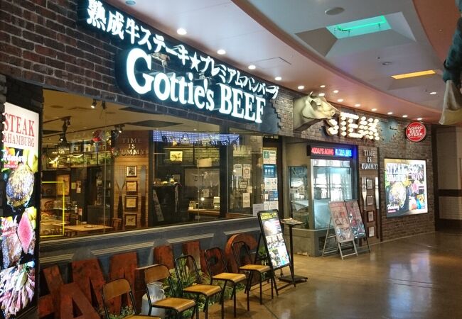 カントリー調の店内