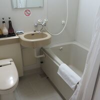 部屋のバスルーム