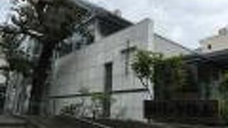 柘榴坂の上にある教会