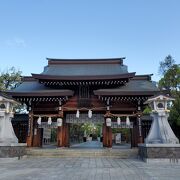 駅近の立派な神社