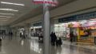 B1F北ウィング側の待ち合わせモニュメント