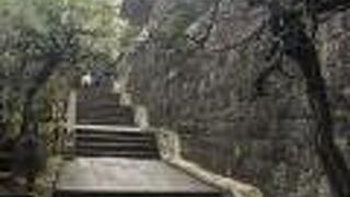 傾斜が少ない階段