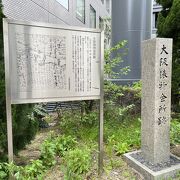 大阪証券取引所の交差点にあります