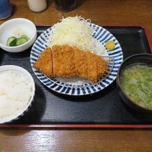 計画通り、〆のロースカツ定食(1019円) 