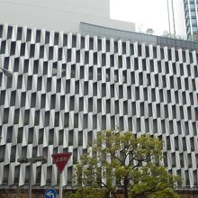 阪神梅田本店外観　　御堂筋側から写す