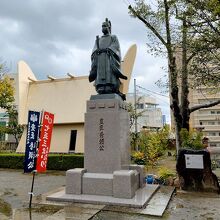 豊臣秀頼公の像