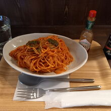 ナポリタンの単品500円の大盛り100円増し