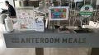 那覇でリゾート感あるカフェレストランです